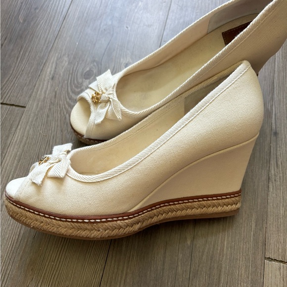 Tory Burch white canvas Jackie wedge, 7.5 EUC $140 - Picture 4 of 4